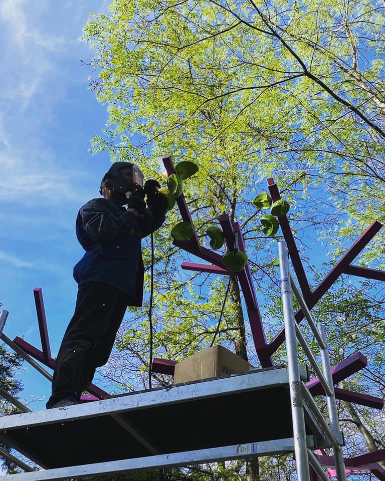 Скульптура в Греческом парке. Фото Михаила Ревы