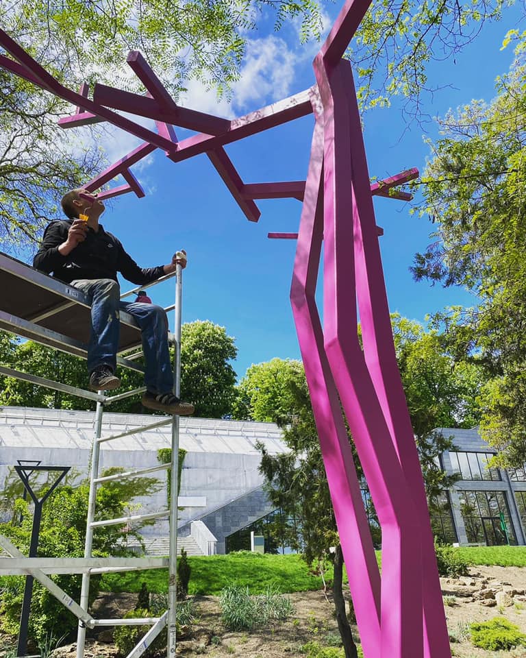 Скульптура в Греческом парке. Фото Михаила Ревы