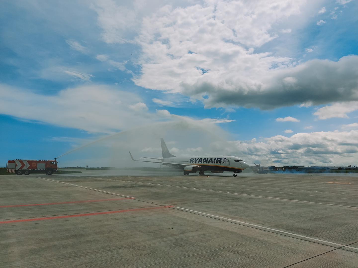 Самолет из Корфу. Фото аэропорта 