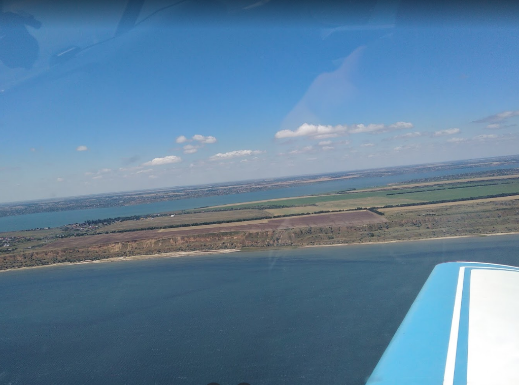 С высоты открывается потрясающий вид на два лимана и море. Фото: Lacetti Bullet