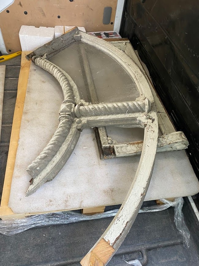 Окна Украинского театра. Фото: Константин Емельянов 