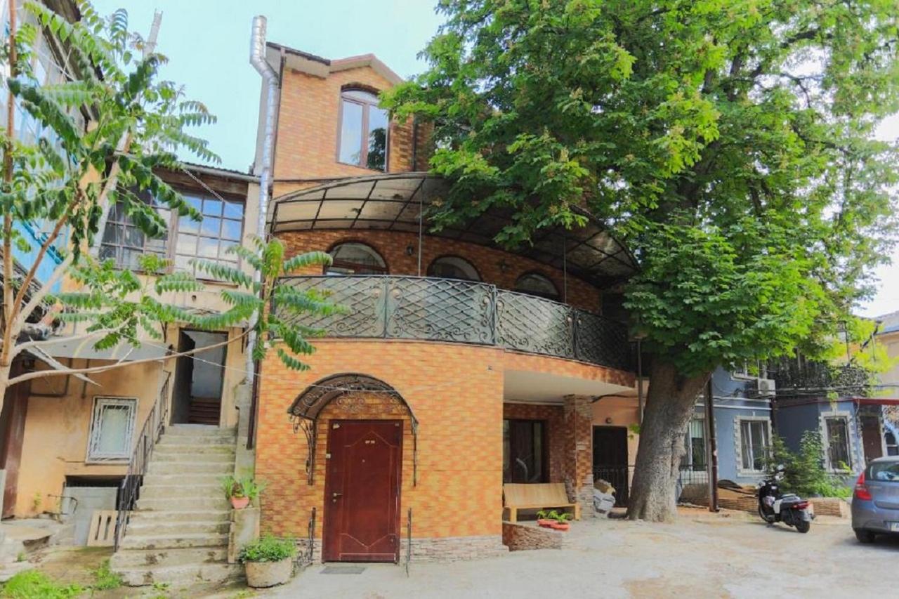 Hostel N1 DOM Фото: Booking