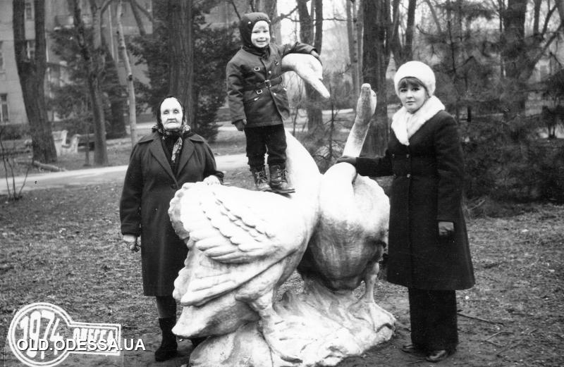 На территории Лермонтовского санатория. Одесса. 22 января 1974 год Источник: viknaodessa.od.ua