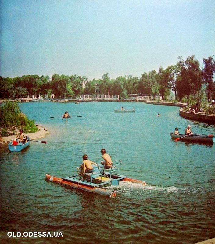 Парк Победы. Одесса. Фотографы А.А. Подберезский и Миндель. 1980 год. Источник: viknaodessa.od.ua