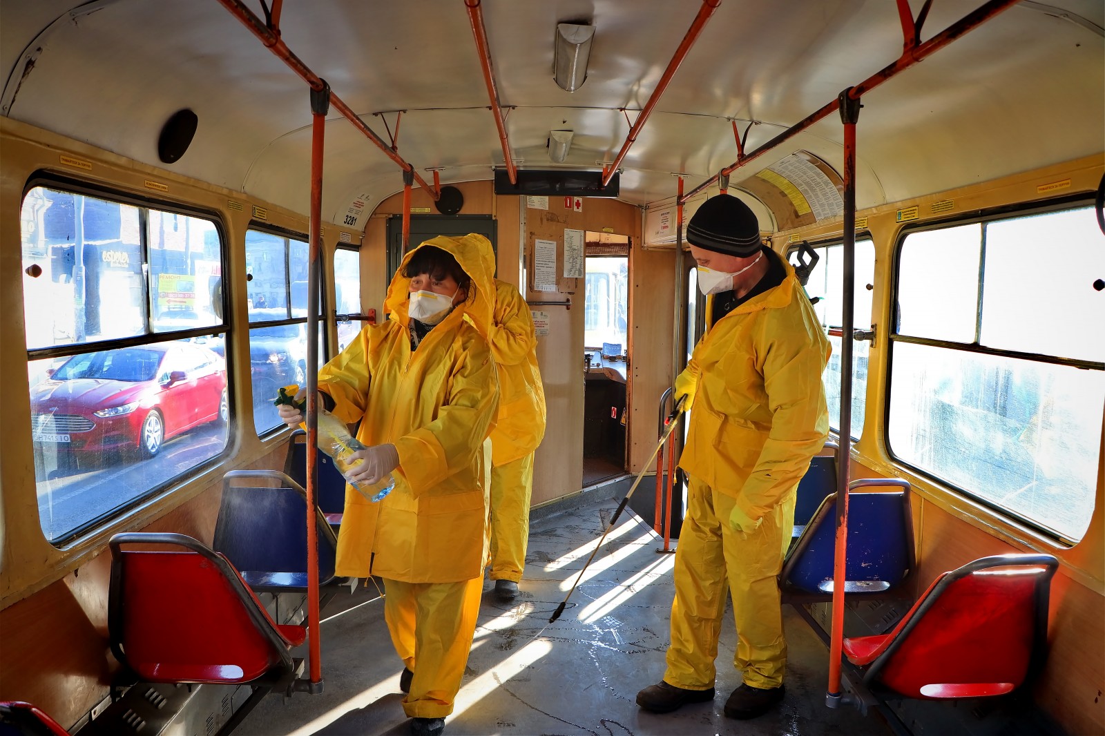 Дезинфекция транспорта. Фото горсовета