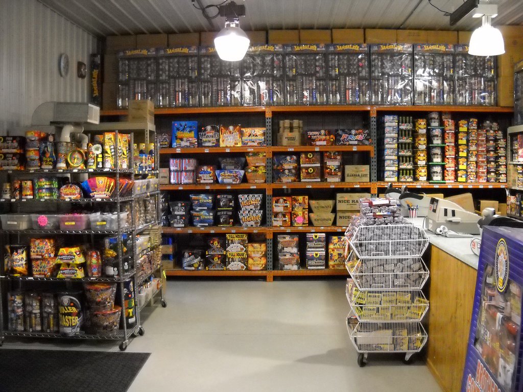 Где в Одессе купить салюты и фейерверки: сравниваем цены.