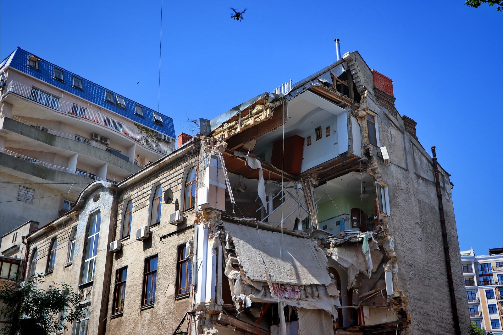 Квартира за 450 тысяч долларов: смотрим на рухнувшиеся хоромы Французского бульвара фото 1