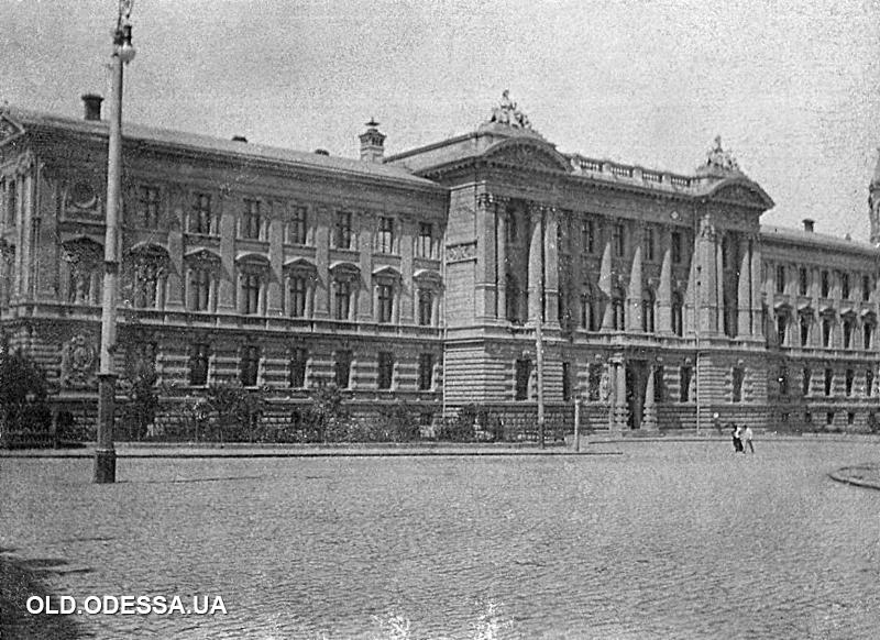 Здание Судебных установлений на Привокзальной площади, фотография начала ХХ века. Фото: viknaodessa