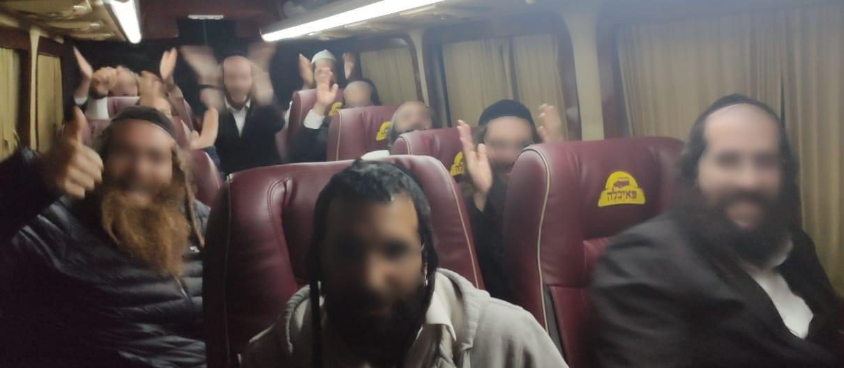 Хасиды-нелегалы устроили концерт для одесских пограничников Фото пограничников 