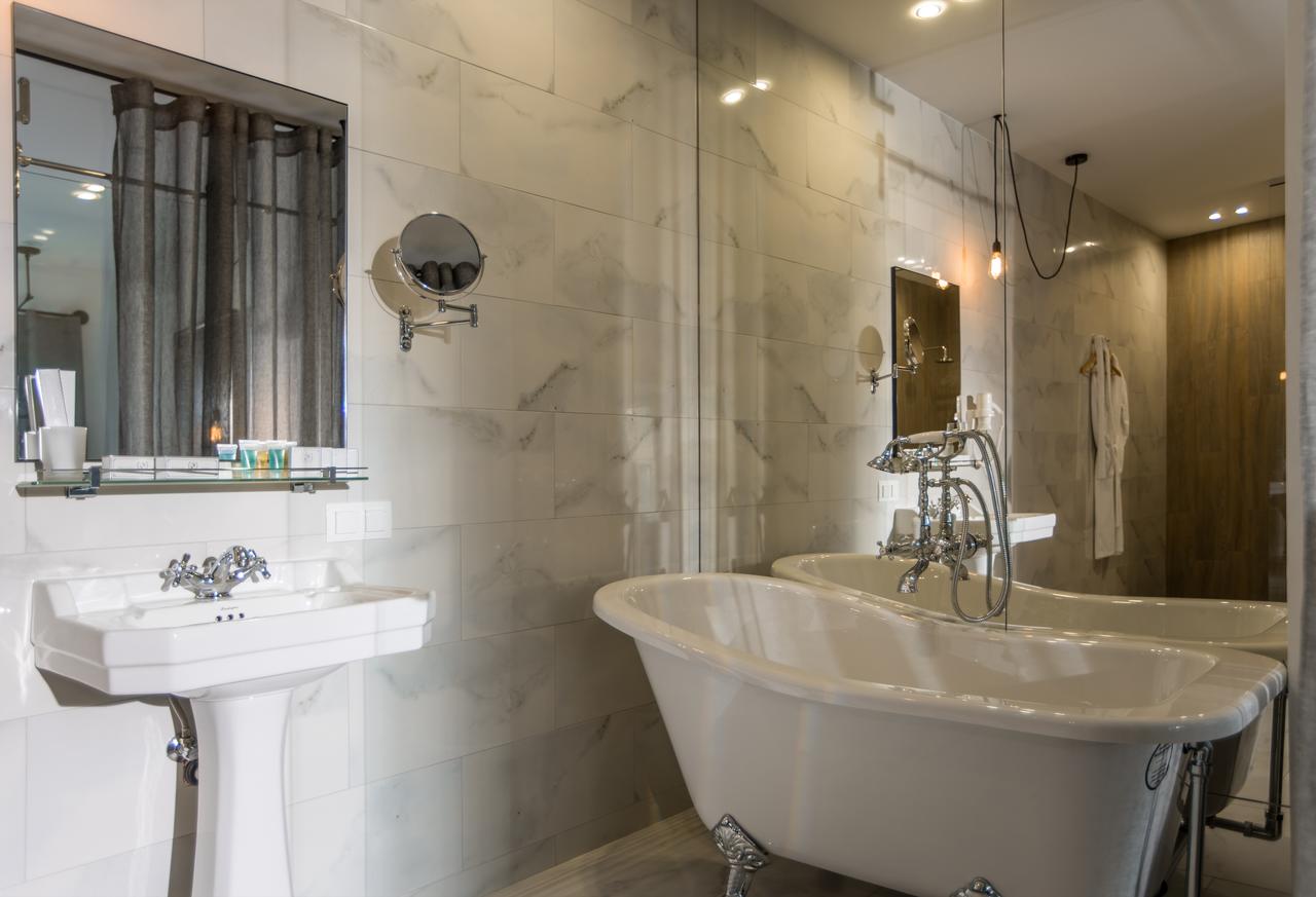 Wall Street by Ribas. Фото с сайта