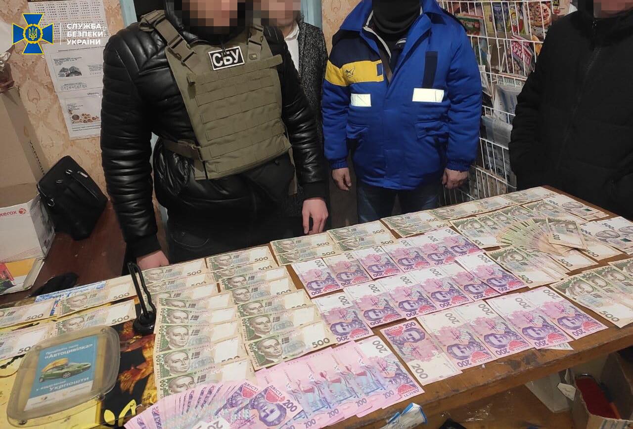 Грабили отделения почты и офисы: в Одессе задержали бандитов фото 2 1