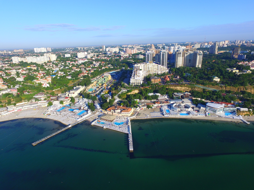 Аркадия с высоты в наше время. С гостиницами и пляжными комплексами