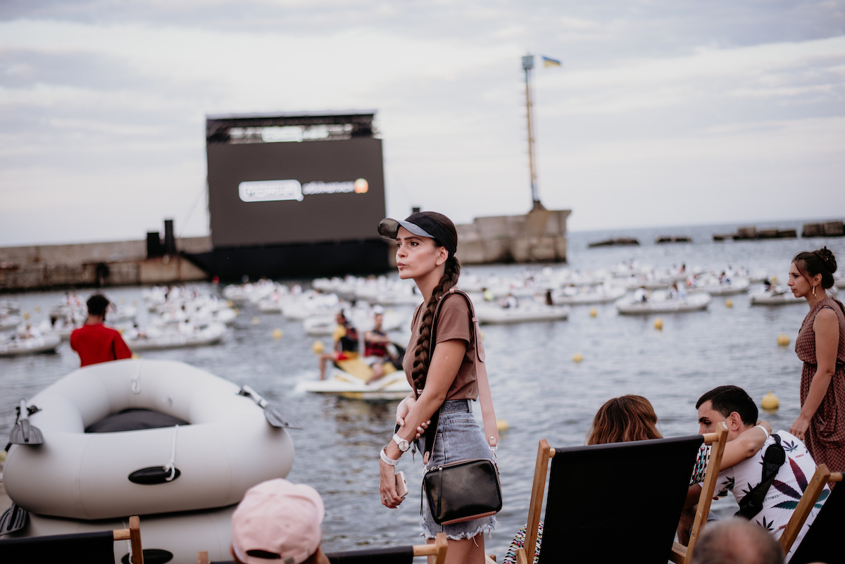 КИНОПОКАЗ НА ВОДЕ «МОЖНА НА ХВИЛЯХ» КАК ЭТО БЫЛО?