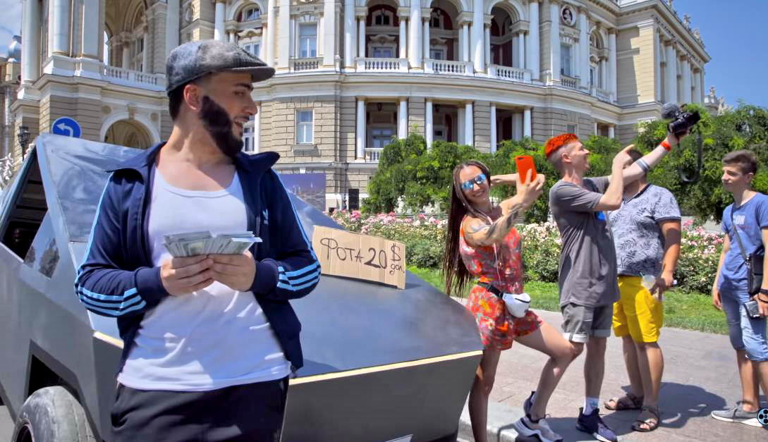 Кадр из клипа