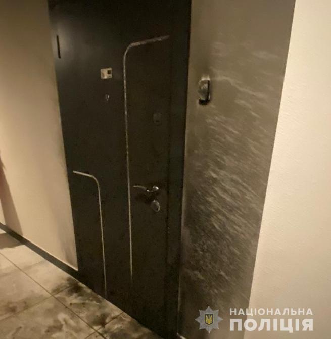 В Одессе мужчина поджог дверь квартиры в многоэтажке 