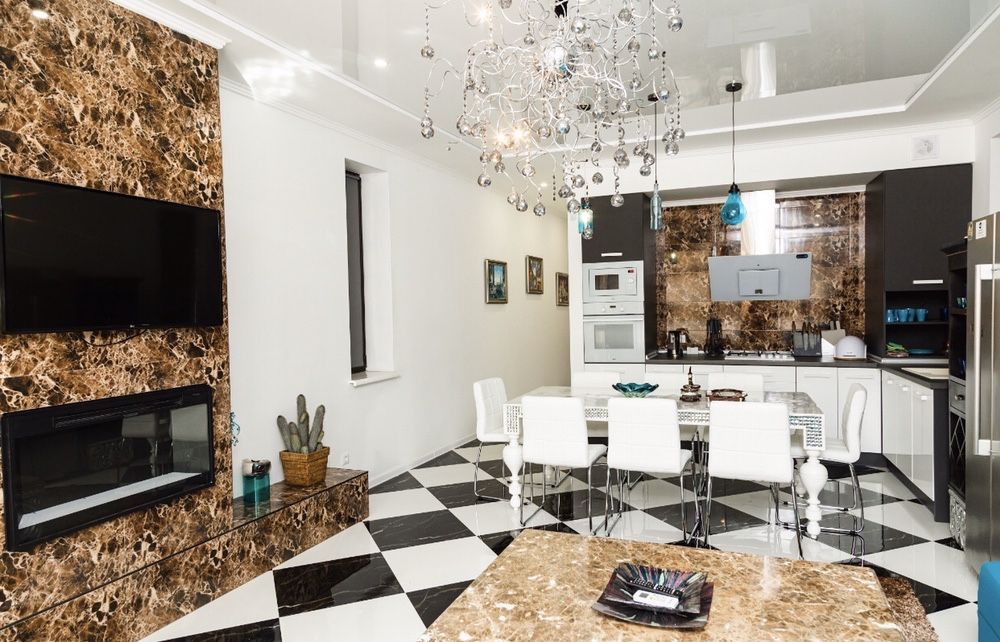 Огромный дом на Новый год. Фото: ОЛХ