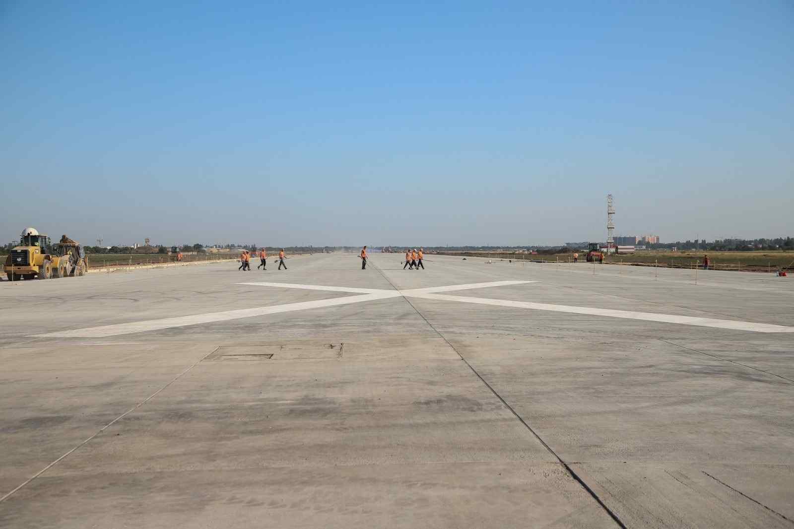 Взлетка в Одесском аэропорту. Фото: «Автомагистраль - Юг»