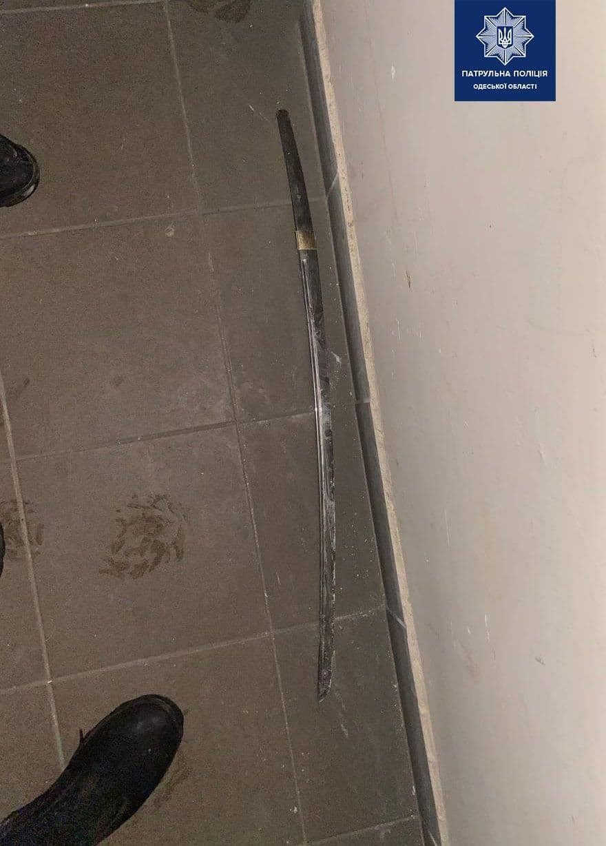 Задержание самурая на Таирово. Фото: Патрульная полиция