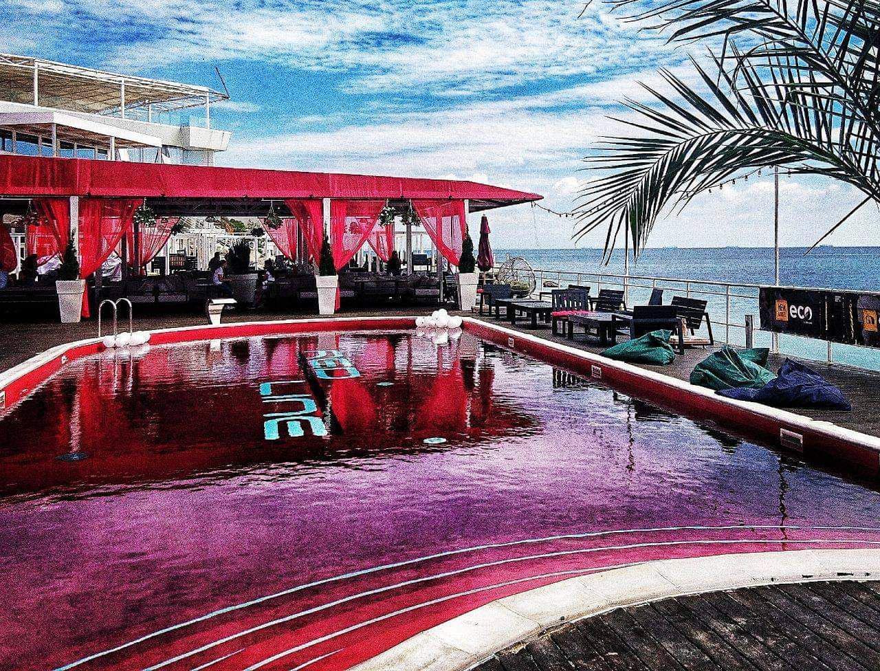 RED LINE Фото: Facepool