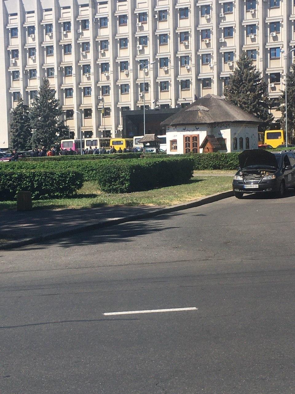 Митинг под стенами ОГА Фото: Думская 