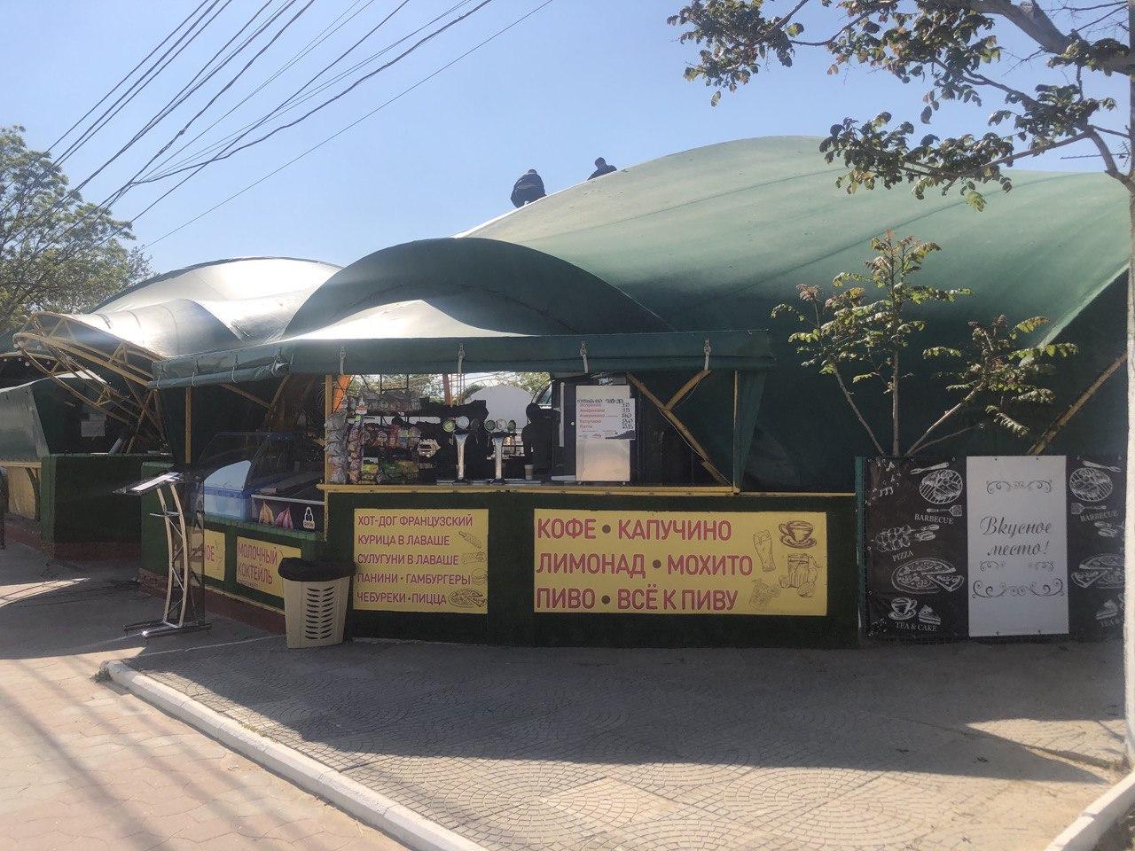 Киоск с пивом и хотдогами Фото автора