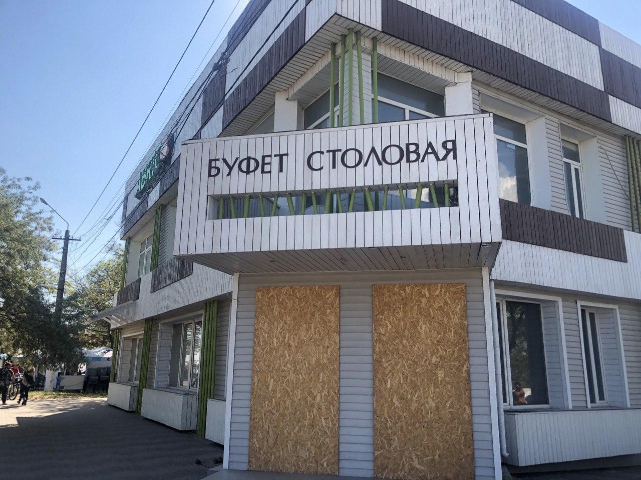 Закрытая столовая Фото автора