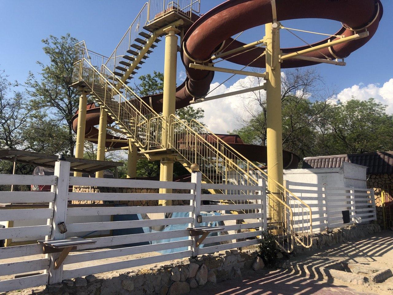 Давно нерабочая горка. Фото автора