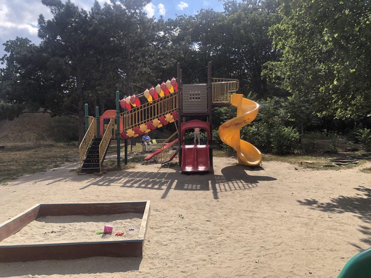 Грот, птичник и детские площадки: что нового появилось в Парке Победы фото 1