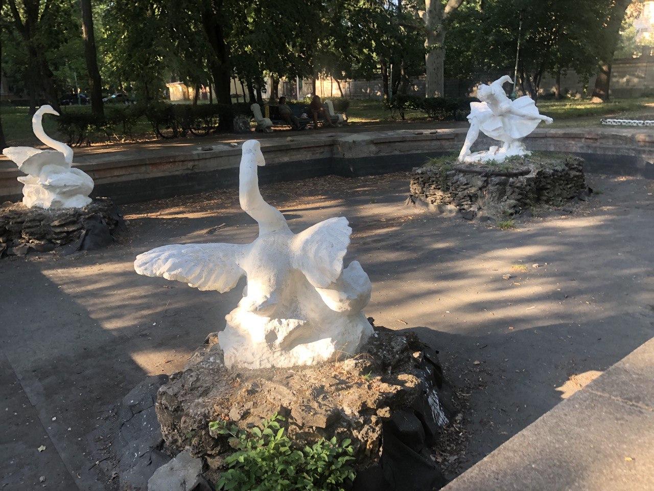 Фонтан "Лебединое озеро"