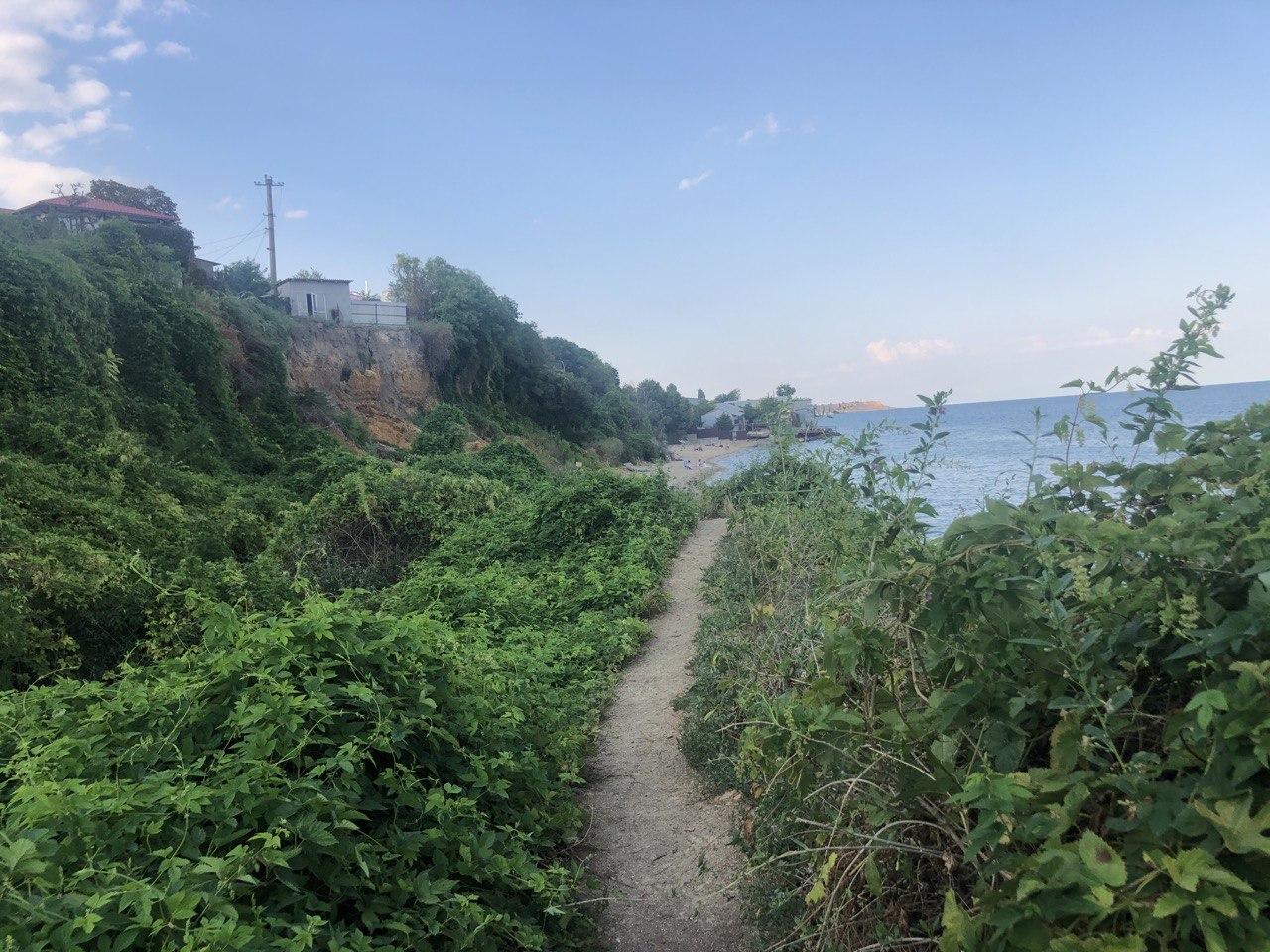 Тропинка к песчаному пляжу