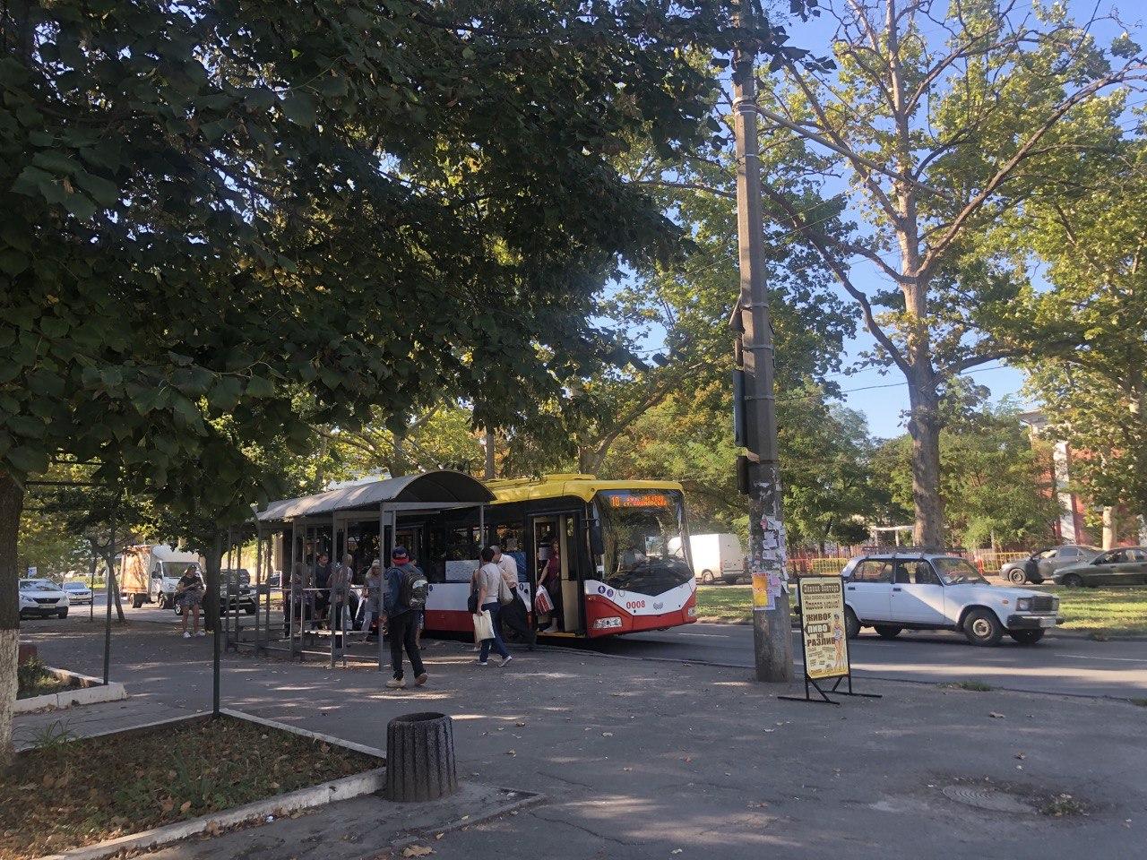 Остановка возле сквера Фото автора