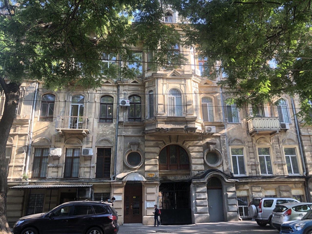 Дом с иллюминаторами. Фото автора