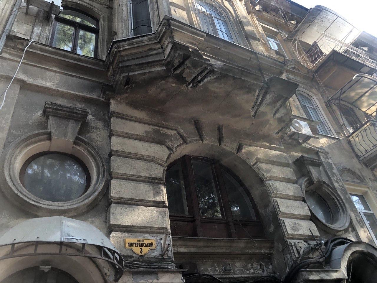 Дом с иллюминаторами. Фото автора