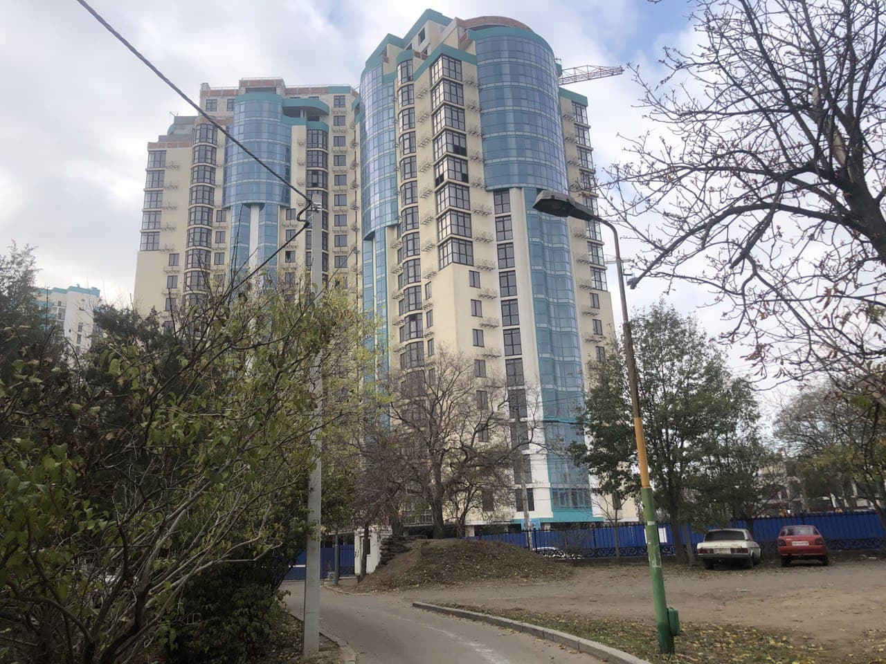 Высотки напротив санатория Горького. Фото автора