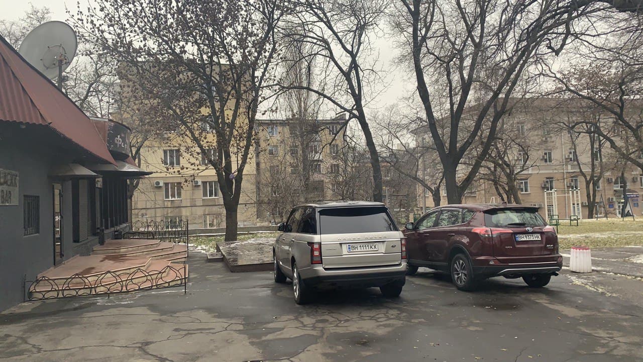 Парковка у ресторана "Феруз". Фото автора