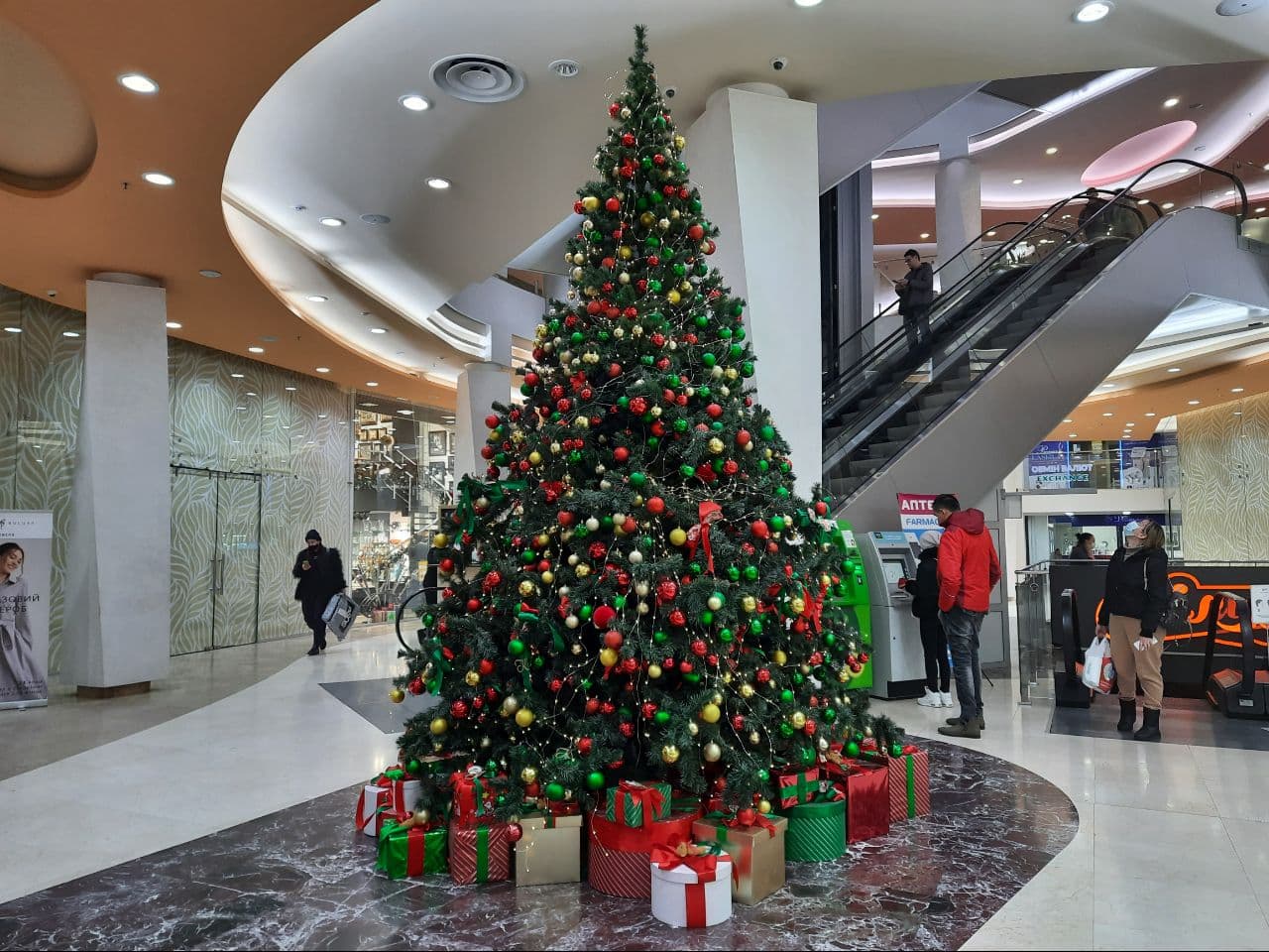 Новогодний декор в Одессе. Фото: Марина Повертайло 