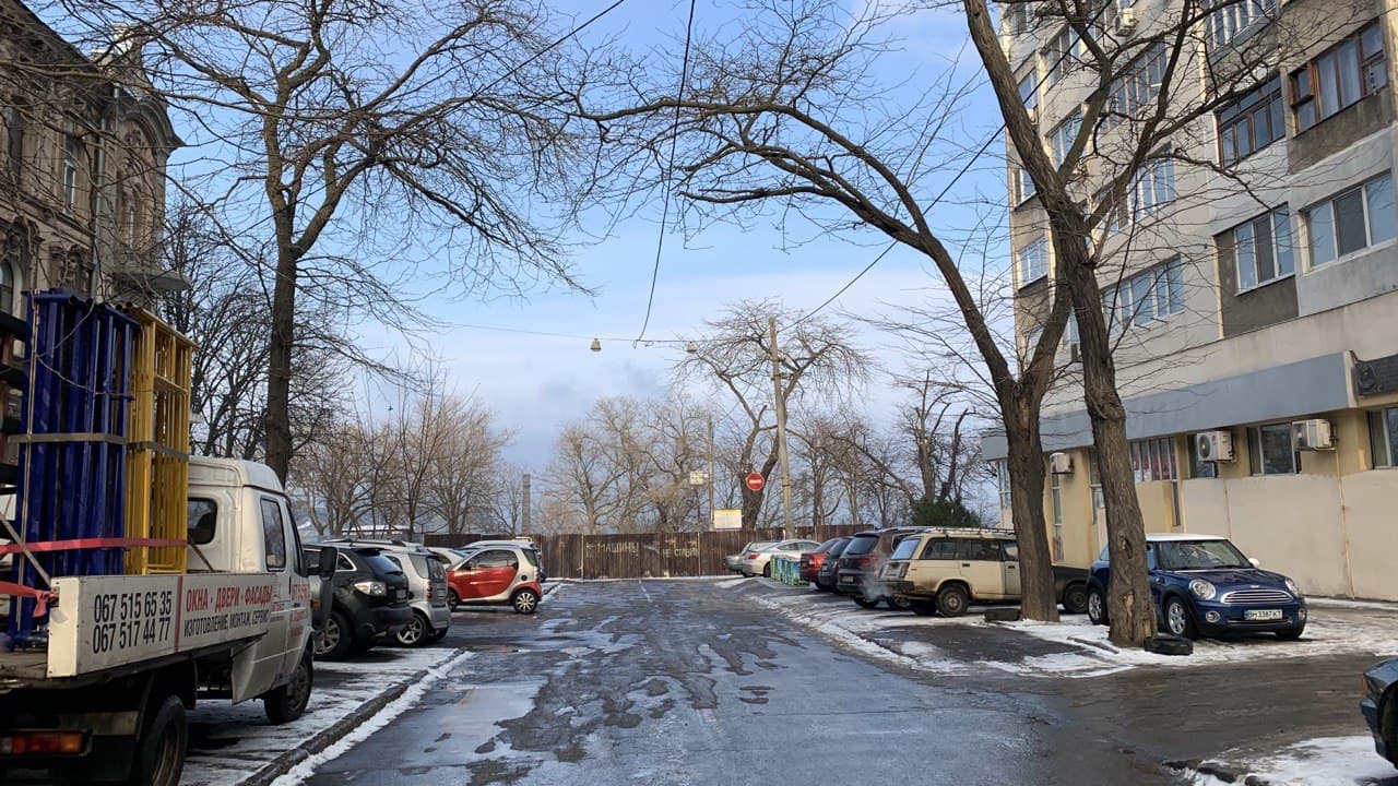 Начало улицы с бульвара Жванецкого, который сейчас реконструируют. Фото автора