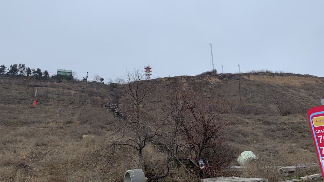 Лестница и маяк на мысе Большой Фонтан. фото автора