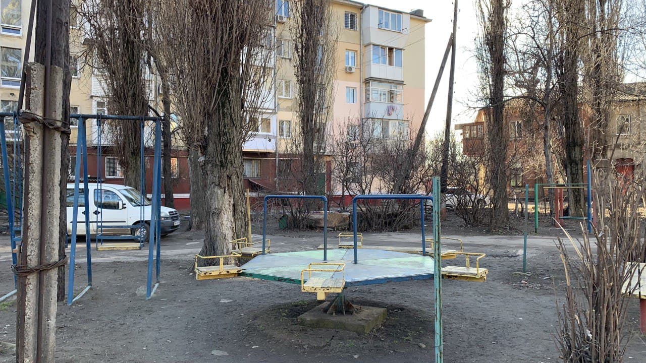 Жизнь возле железной дороги. Фото автора