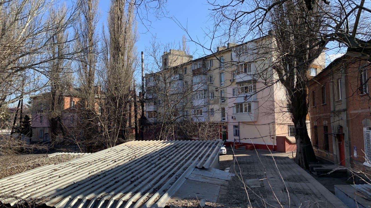 Жизнь возле железной дороги. Фото автора