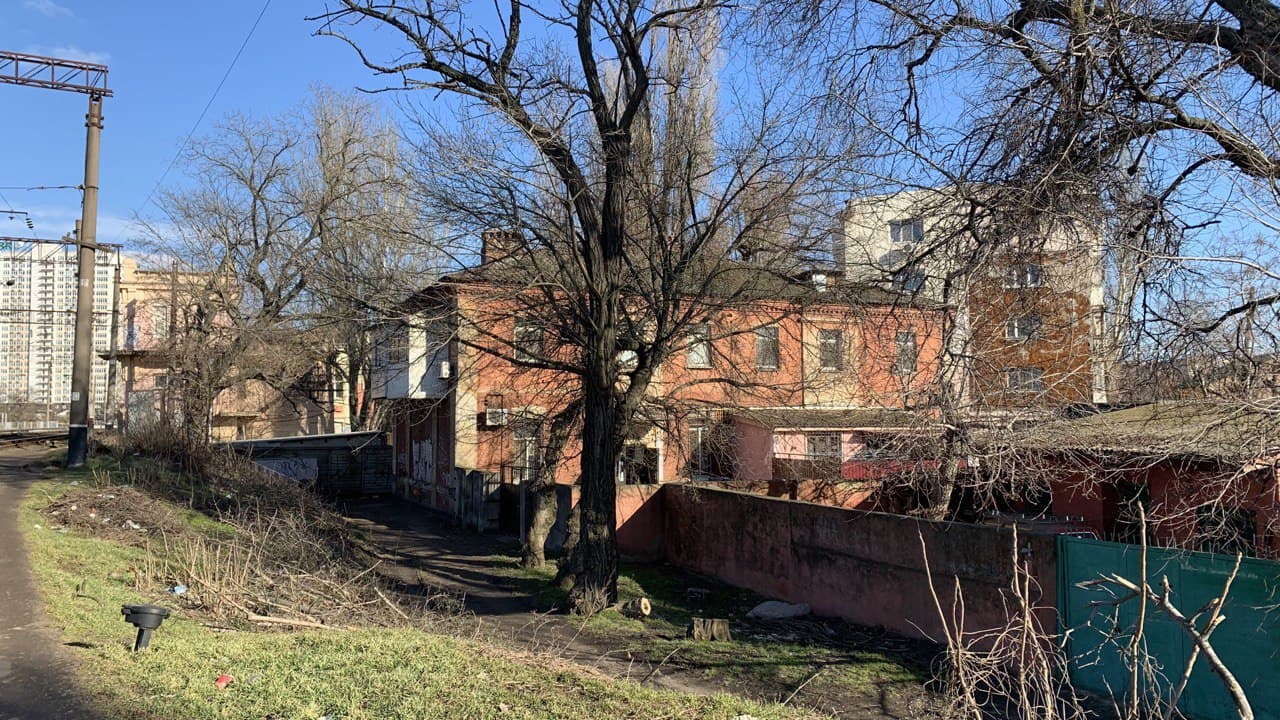 Жизнь возле железной дороги. Фото автора