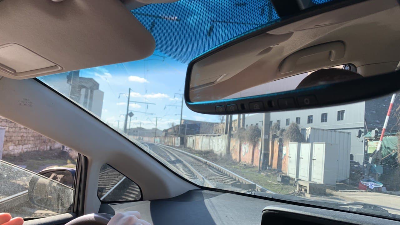 Проезд к памятникам архитектуры вдоль железной дороги. Фото автора