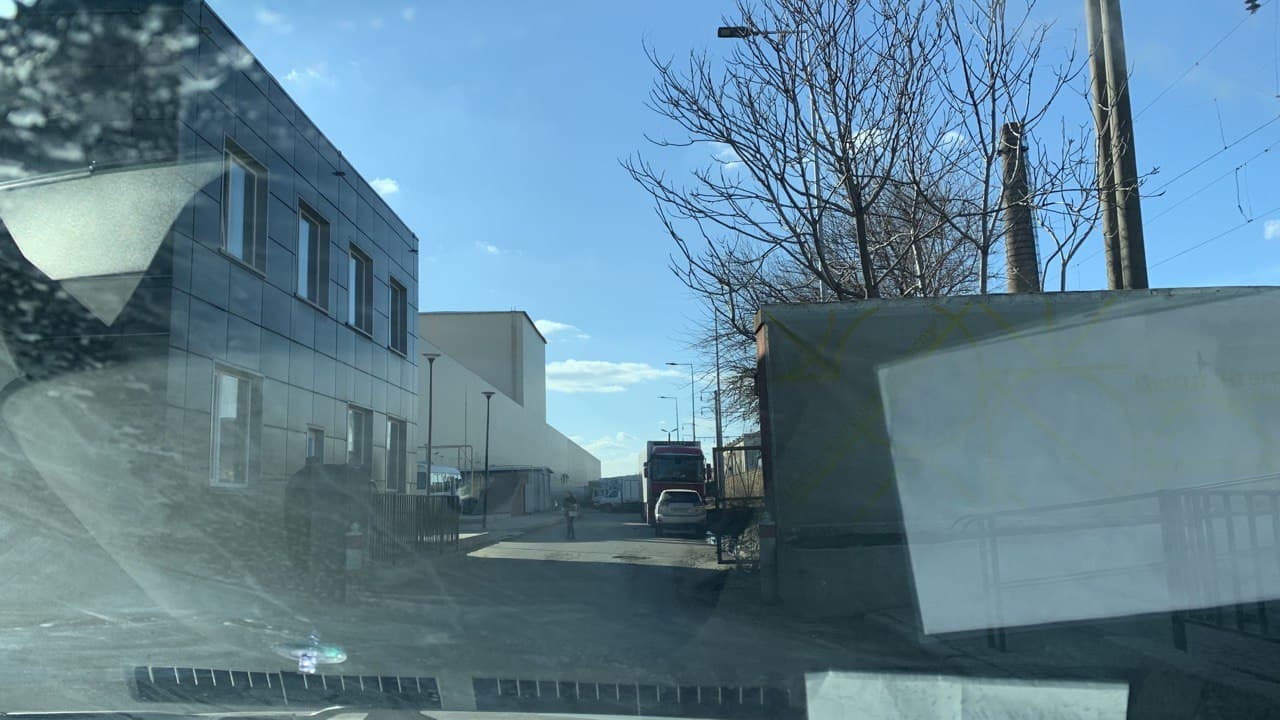 Проезд к памятникам архитектуры вдоль железной дороги. Фото автора