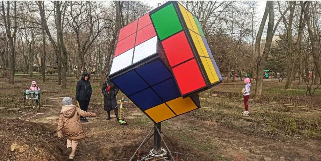Кубик Рубика в парке Горького. Фото: Подслушано Одесса