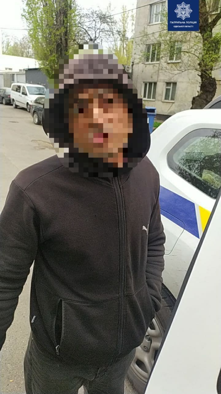 Кража венков. Фото Патрульной полиции