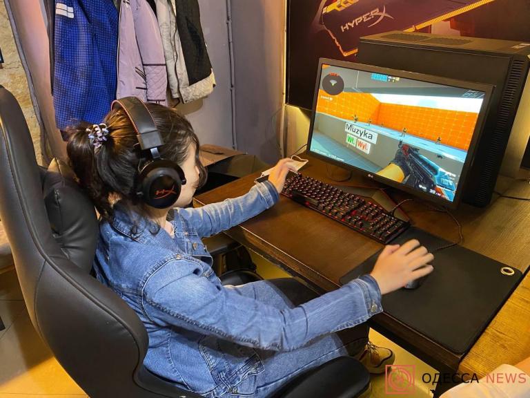 Киберконкурс с пенсионерами. Фото: Odessa News