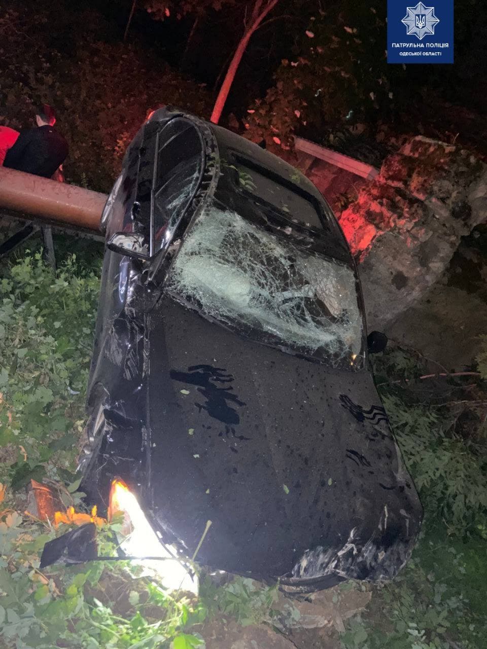 Машина вылетела на склоны. Фото Патрульной полиции