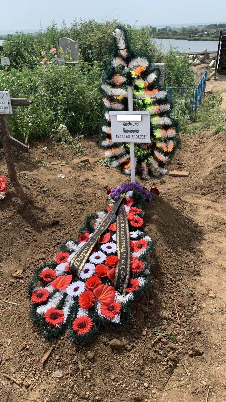 Место у Днестра на сельском кладбище. Фото автора