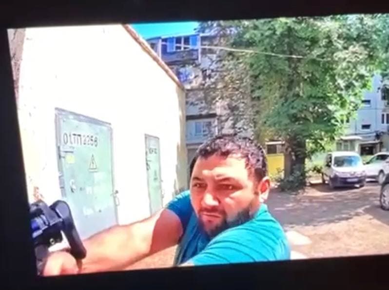 Фото убийцы с камеры видеонаблюдения. Источник телеграм-паблик "ХО"