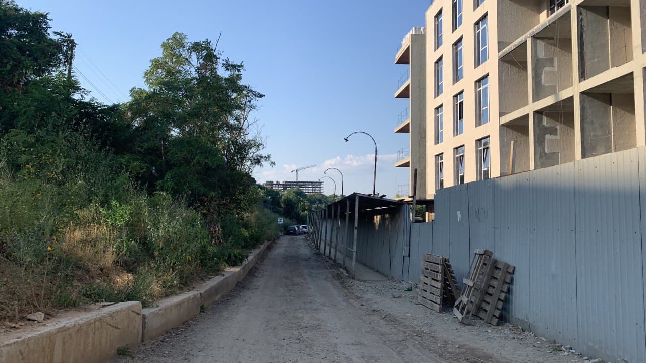 Поворот на бесплатную стоянку. Фото автора